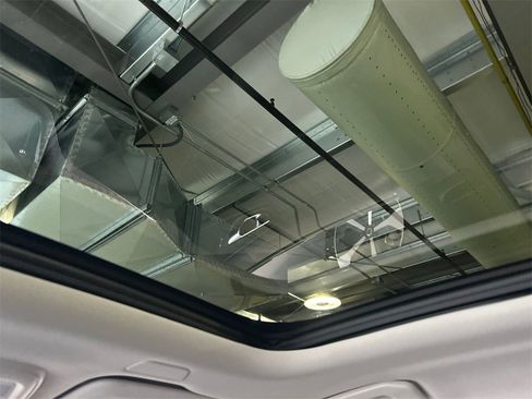 Certified 2025 Volvo XC60 B5 Plus image 24