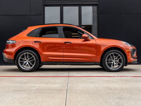 Certified 2022 Porsche Macan AWD/4WD image 12