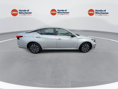 Used 2025 Nissan Altima 2.5 SV FWD image 9