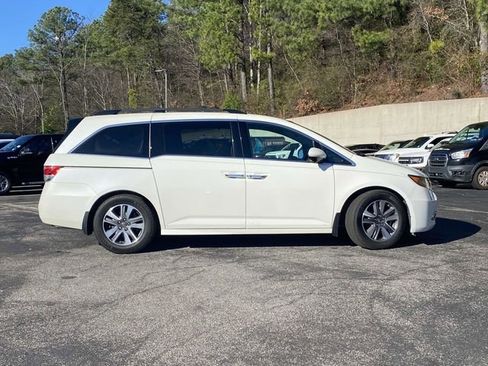 Used 2017 Honda Odyssey Touring image 2