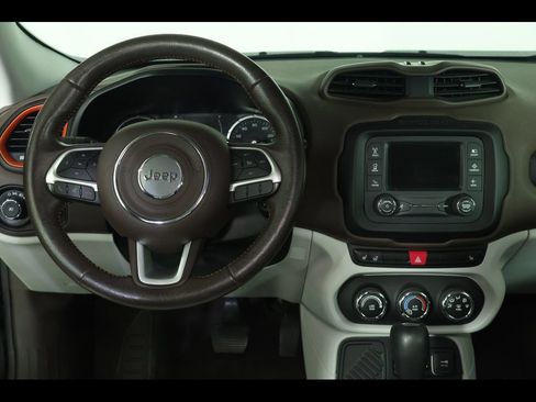 Used 2015 Jeep Renegade Latitude w/ Cold Weather Group FWD image 10