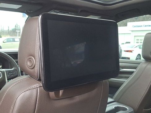 Used 2023 GMC Yukon XL Denali image 12