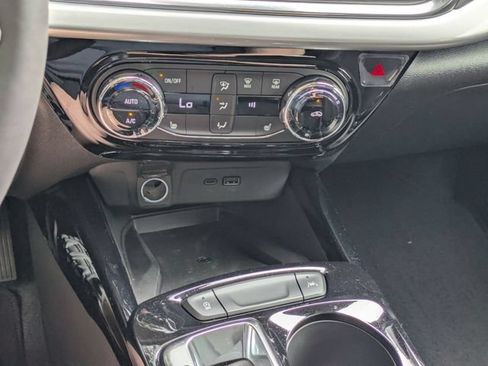 New 2026 Chevrolet Trax LT w/ Sunroof Package FWD image 18