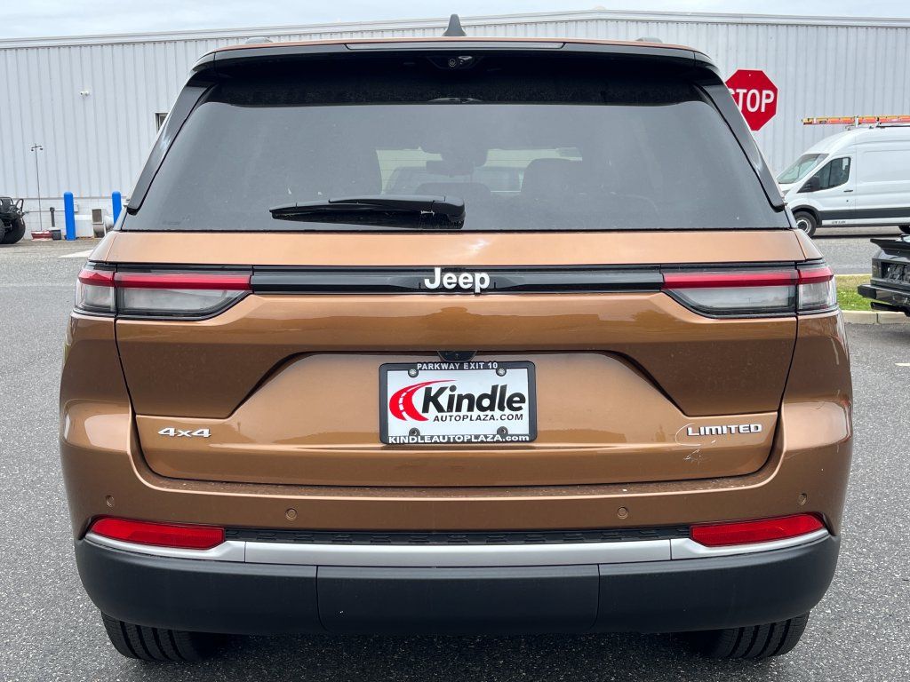 New 2026 Jeep Grand Cherokee Limited w/ Luxury Tech Group II AWD/4WD image 30