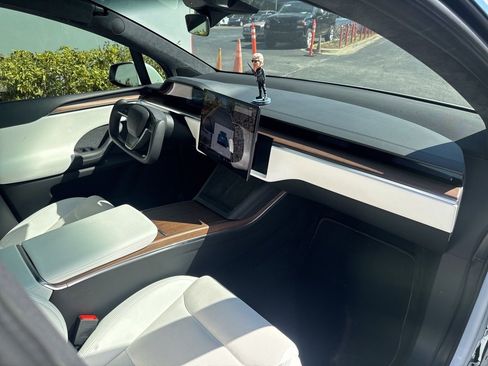 Used 2022 Tesla Model X image 13