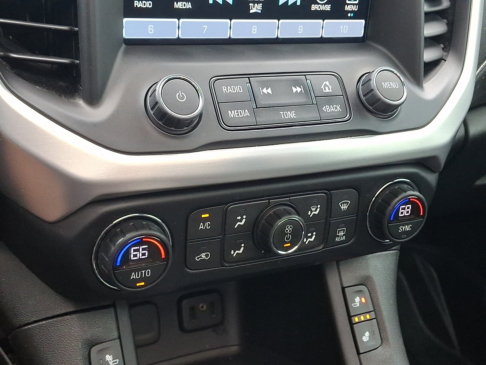 Used 2017 GMC Acadia SLT w/ LPO, Floor Liner Package AWD/4WD image 17
