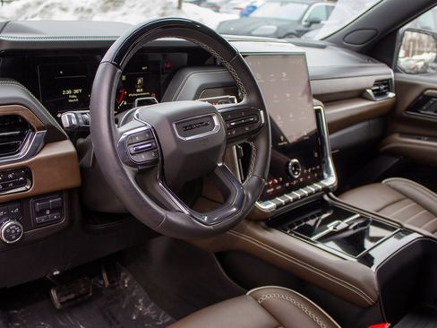 Used 2025 GMC Yukon Denali Ultimate image 11