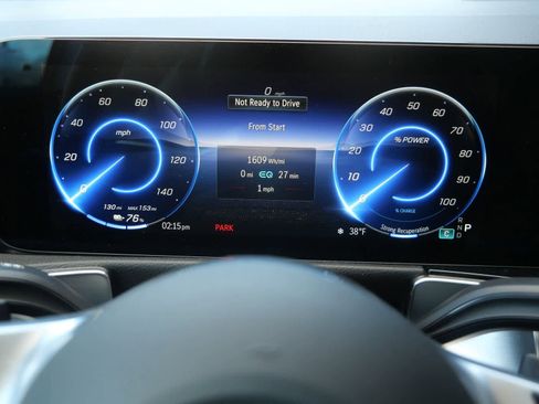 Used 2025 Mercedes-Benz EQB 300 4MATIC image 21