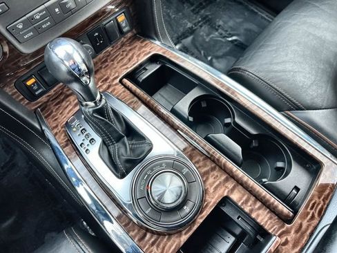 Used 2020 Nissan Armada SL image 22