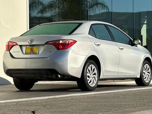 Used 2018 Toyota Corolla LE image 3