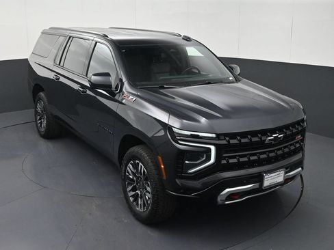 Used 2025 Chevrolet Suburban Z71 AWD/4WD image 28