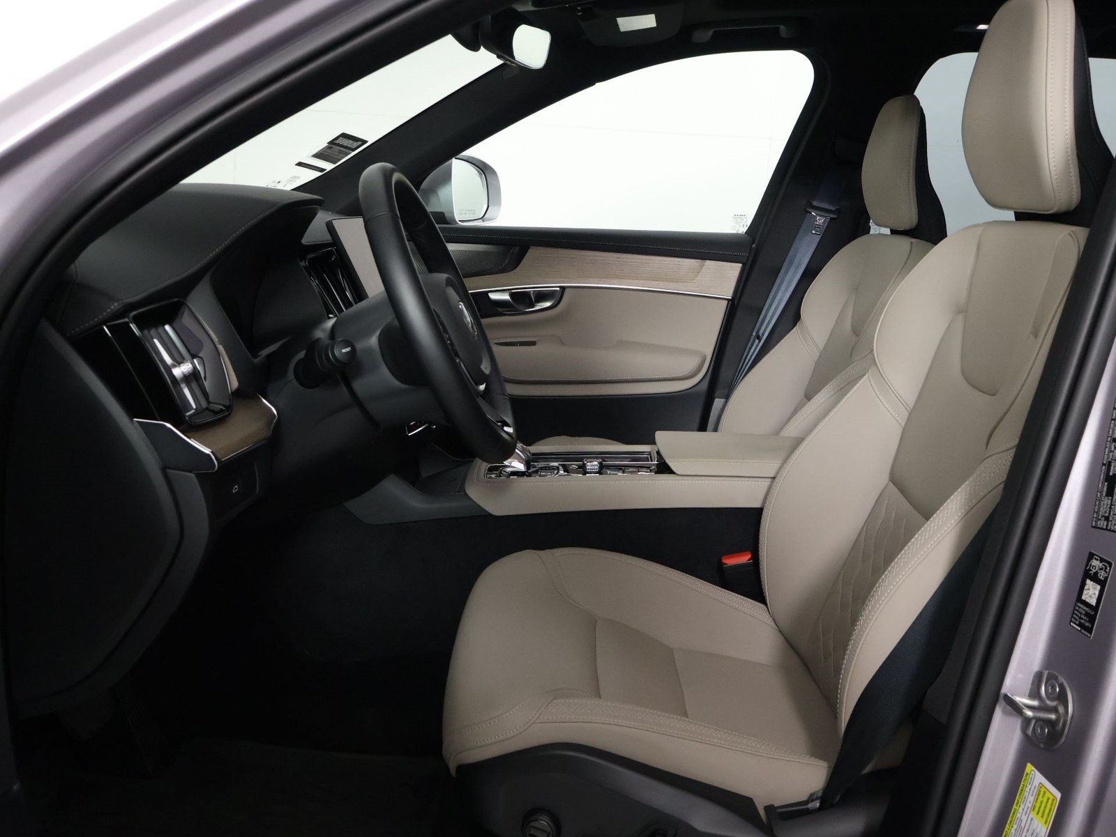 Certified 2026 Volvo XC90 B6 Plus w/ Protection Package Premier AWD/4WD image 31