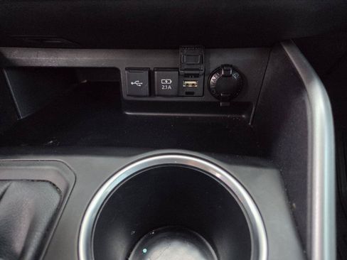 Used 2021 Toyota Highlander XLE FWD image 14