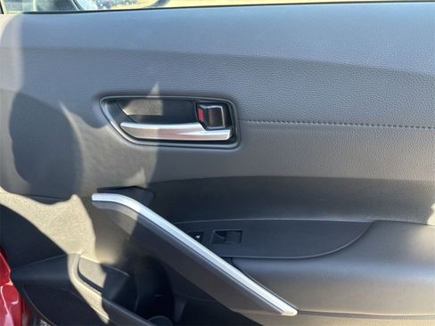 Used 2025 Toyota Corolla Cross XLE image 32