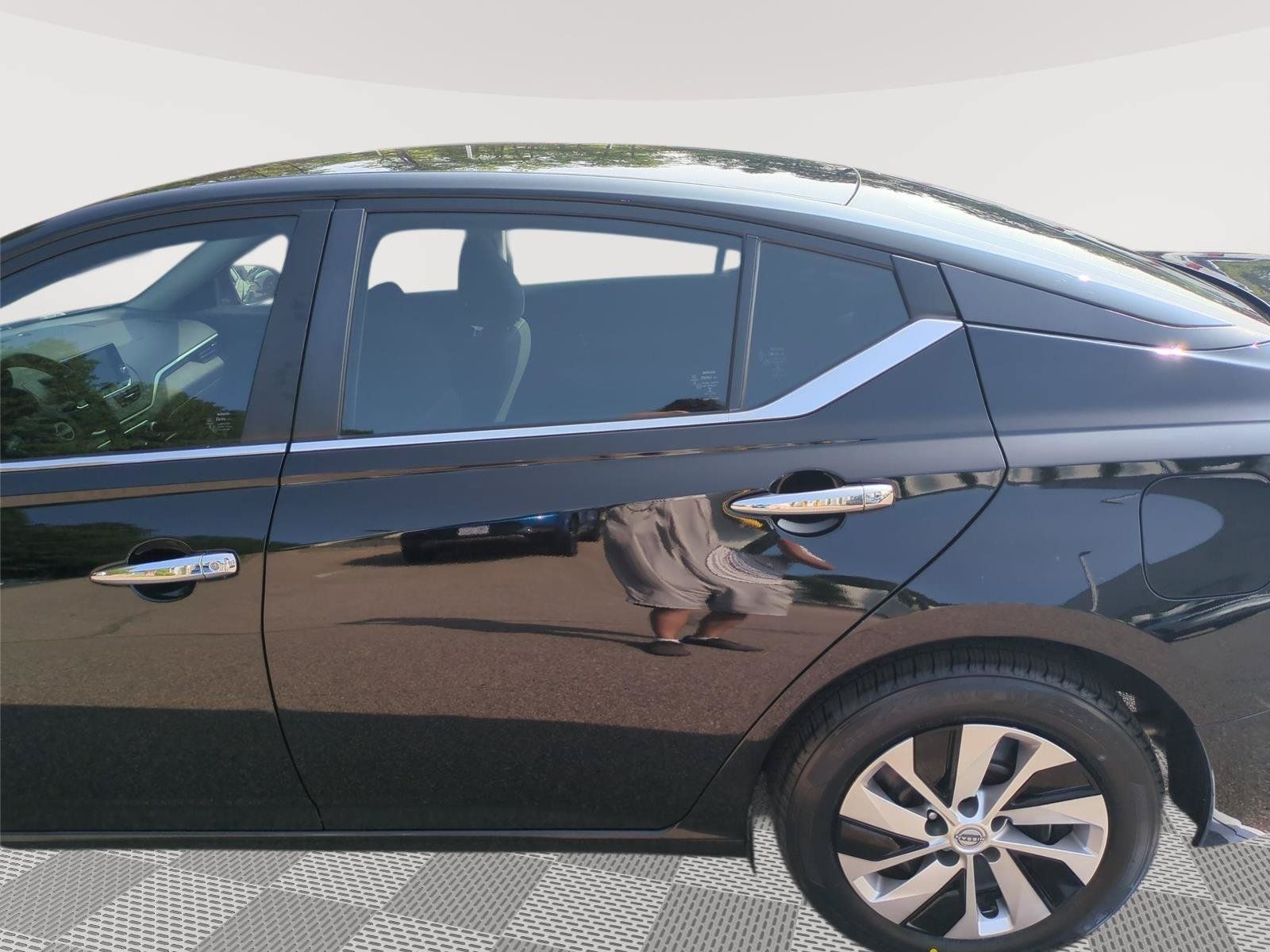 Used 2024 Nissan Altima 2.5 S FWD image 30