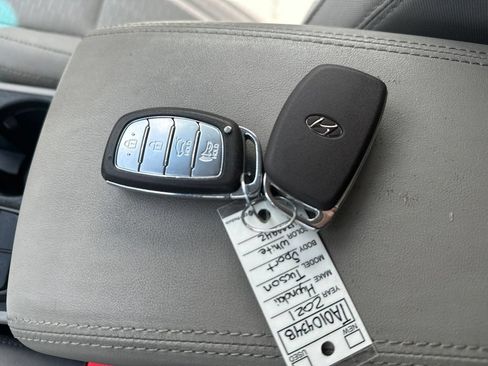 Used 2021 Hyundai Tucson SEL w/ Cargo Package FWD image 17
