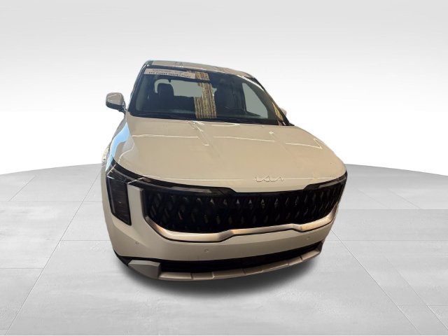 Used 2025 Kia Carnival FWD image 8