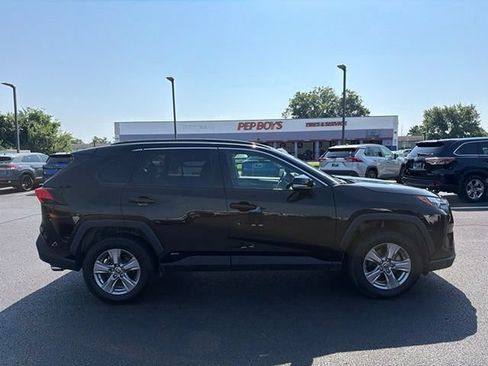 Used 2023 Toyota RAV4 LE AWD/4WD image 9
