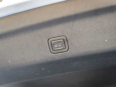 Used 2023 Chevrolet Suburban Premier image 12