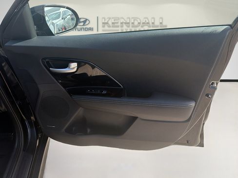 Used 2022 Kia Niro EX FWD image 32