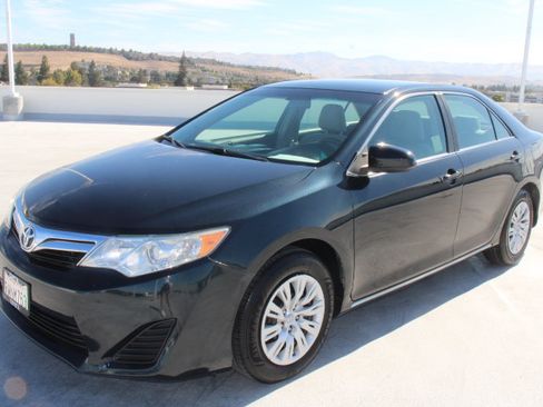 Used 2014 Toyota Camry LE FWD image 6