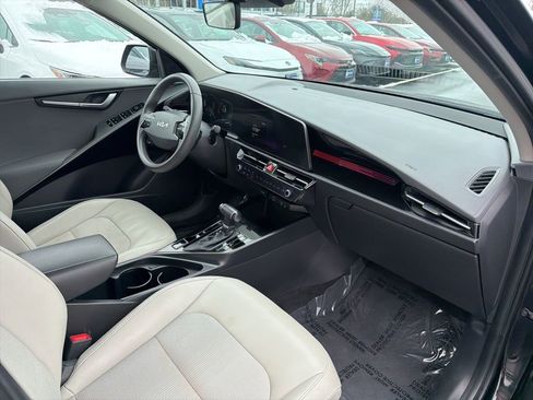 Used 2023 Kia Niro EX FWD image 11