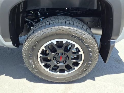Used 2026 Toyota Tacoma TRD Off-Road w/ TRD Off Road Upgrade Package AWD/4WD image 14