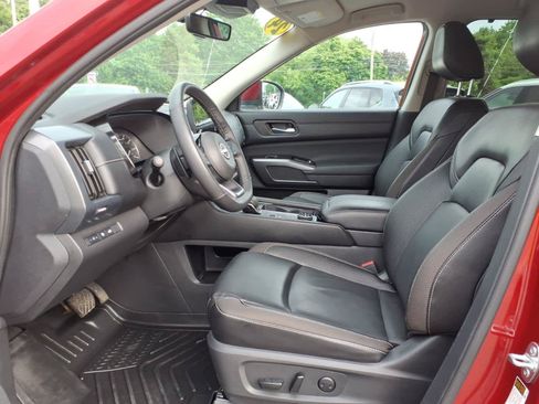 Certified 2024 Nissan Pathfinder SL AWD/4WD image 11
