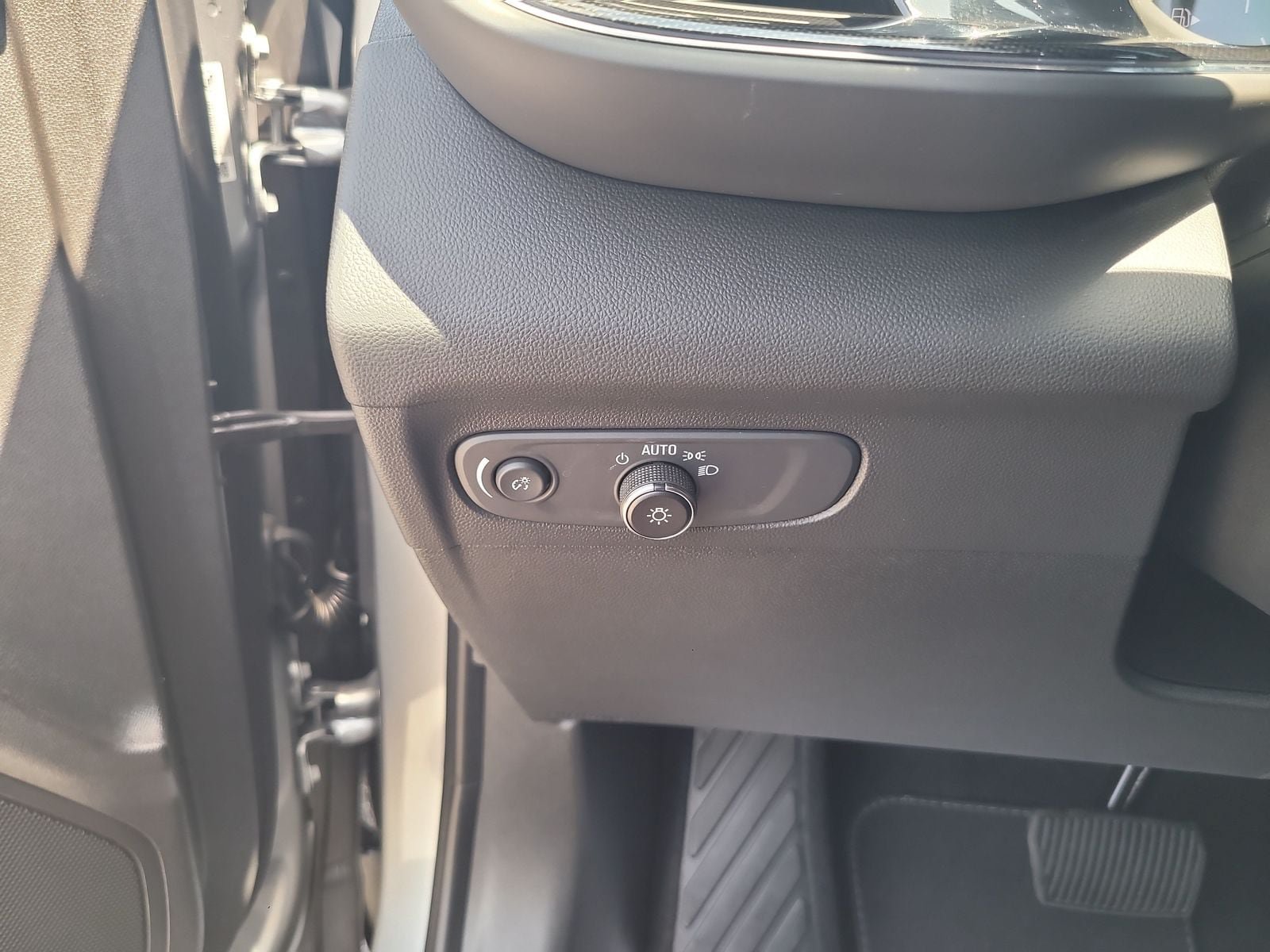 Used 2023 Buick Envision Essence FWD image 17