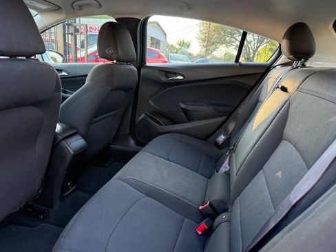 Used 2017 Chevrolet Cruze LT w/ Convenience Package FWD image 9
