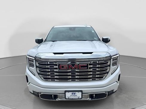 Used 2023 GMC Sierra 1500 Denali w/ Technology Package AWD/4WD image 2