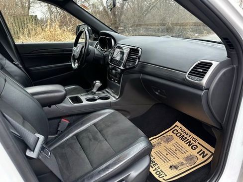 Used 2021 Jeep Grand Cherokee Laredo X image 17