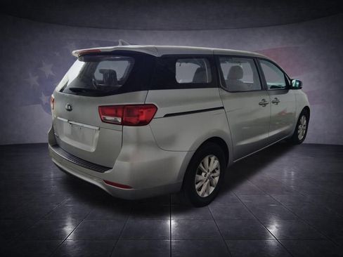 Used 2018 Kia Sedona L FWD image 5