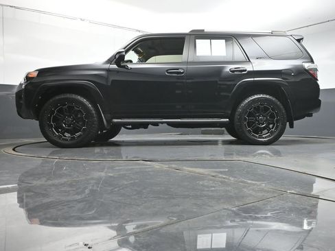 Used 2019 Toyota 4Runner SR5 Premium AWD/4WD image 35