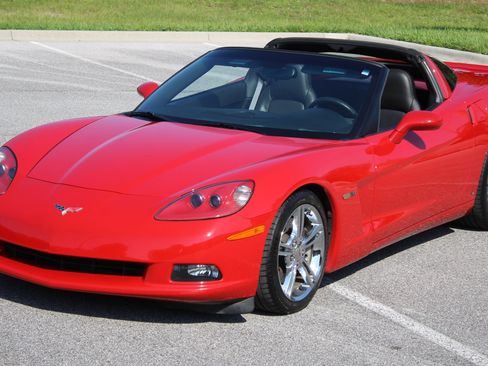 Used 2007 Chevrolet Corvette Coupe w/ Performance Package RWD image 6
