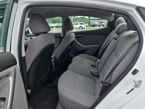 Used 2015 Hyundai Elantra SE w/ Option Group 02 FWD image 10