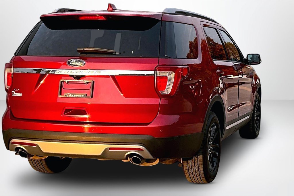 Used 2017 Ford Explorer XLT w/ Equipment Group 202A FWD image 5