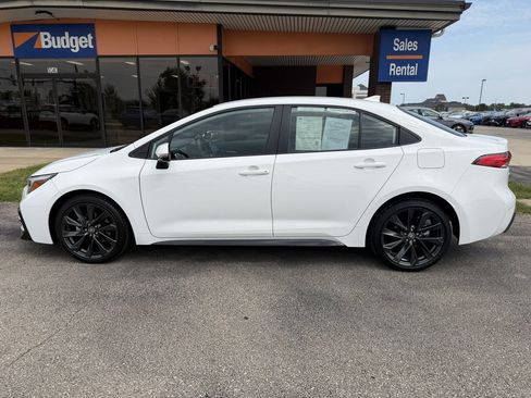 Used 2025 Toyota Corolla SE FWD image 2