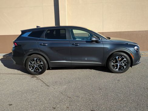 Used 2023 Kia Sportage EX image 3