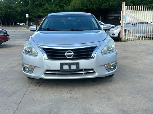 Used 2014 Nissan Altima 3.5 SL FWD image 2