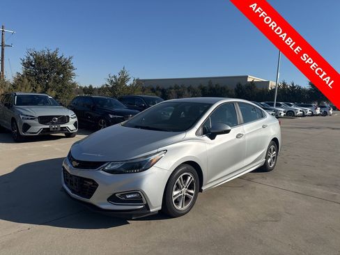 Used 2017 Chevrolet Cruze LT w/ Convenience Package image 1