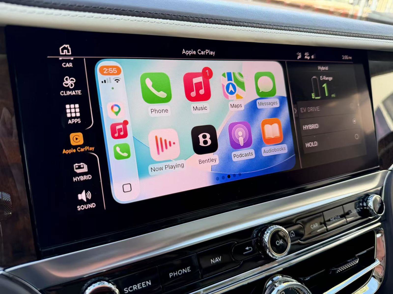 Used 2022 Bentley Flying Spur Plug-In Hybrid AWD/4WD image 19