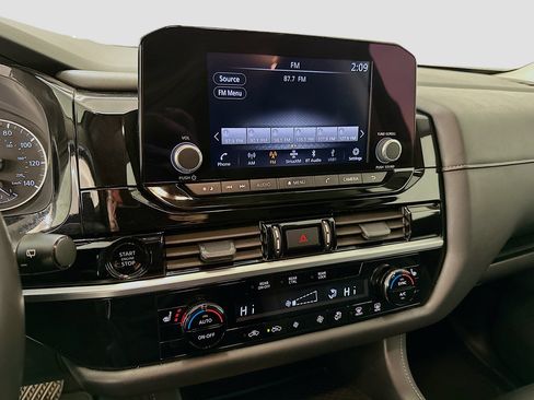 Used 2025 Nissan Pathfinder SV AWD/4WD image 25