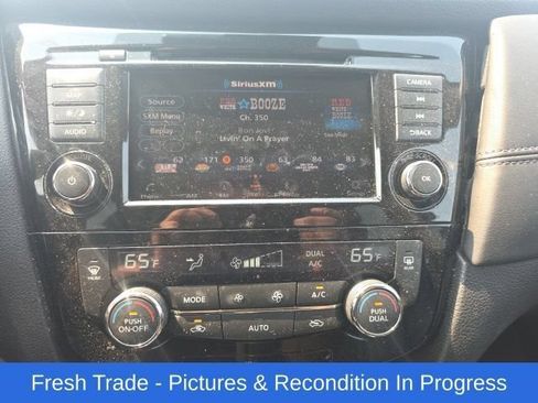 Used 2019 Nissan Rogue SL AWD/4WD image 14