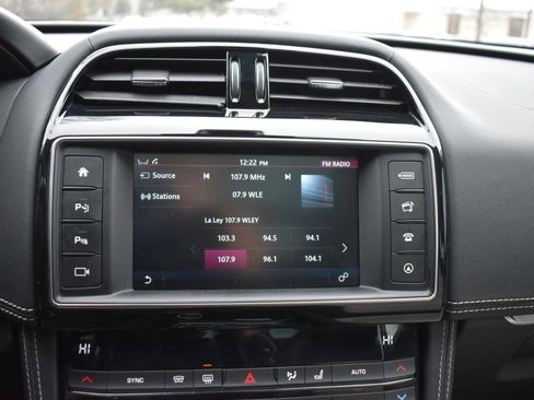 Used 2018 Jaguar F-PACE R-Sport image 23