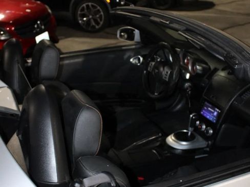 Used 2007 Nissan 350Z Touring RWD image 6