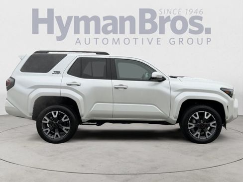 Used 2025 Toyota 4Runner TRD Sport AWD/4WD image 2
