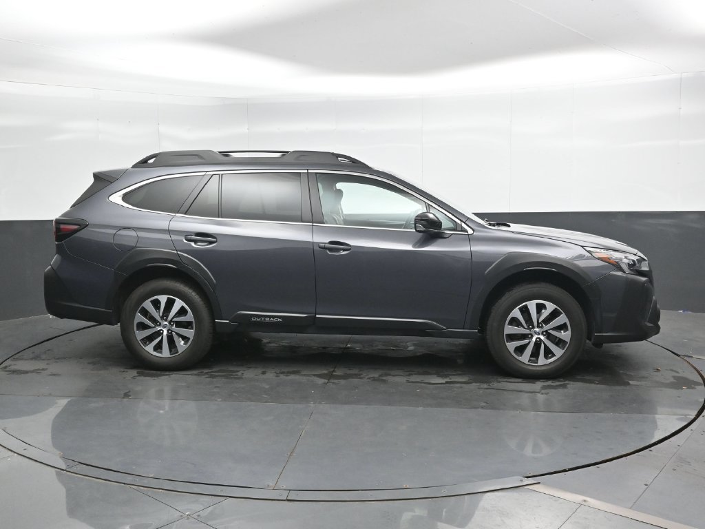 Used 2024 Subaru Outback Premium AWD/4WD image 3