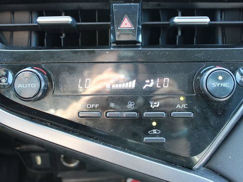 Used 2024 Toyota Camry SE FWD image 28