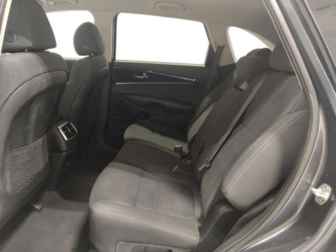 Used 2020 Kia Sorento LX image 18
